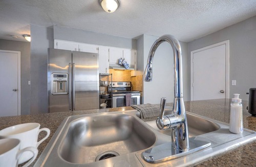 Olathe Condo | Beautiful 3-bedroom condo with AC in charming Olathe