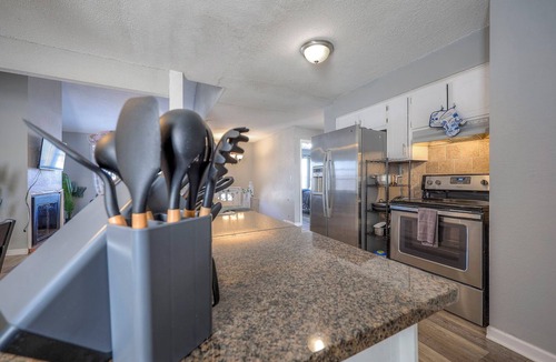 Olathe Condo | Beautiful 3-bedroom condo with AC in charming Olathe