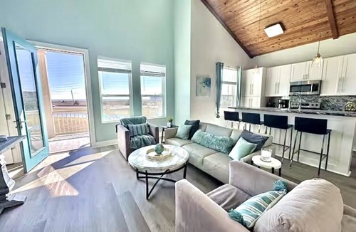 Pointe San Luis House | Beautiful 3-bedroom house Ocean View, Grill, Community Pool and Beach Gear
