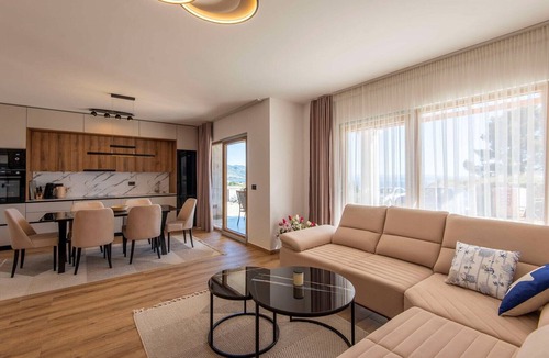 Orebic House | Beautiful 3-Bedroom Holiday Home with amazing sea view!