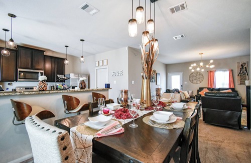 Manor House | Beautiful 3-bedroom house with streaming services in wonderful Manor Area