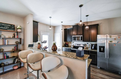 Manor House | Beautiful 3-bedroom house with streaming services in wonderful Manor Area