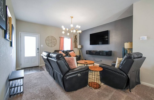 Manor House | Beautiful 3-bedroom house with streaming services in wonderful Manor Area