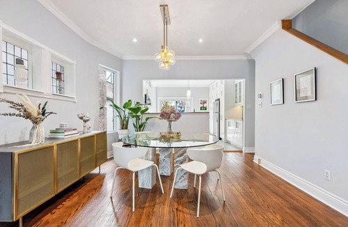 The Beaches House | Beautiful 3 Bedroom Spacious Home in the Beaches w/Parking