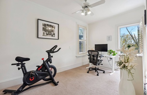 The Beaches House | Beautiful 3 Bedroom Spacious Home in the Beaches w/Parking