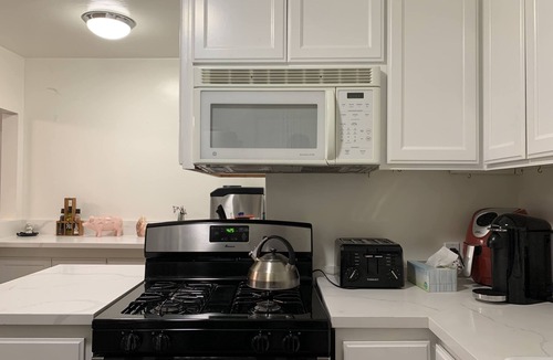 Woodland Hills House | Beautiful 3 Bedroom with Gorgeous View & Backyard