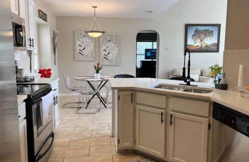 Wetmore House | Beautiful 3 Bedroom Home