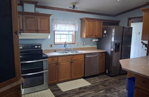 Wyandotte House | Beautiful 3 bedroom waterfront home on Grand Lake