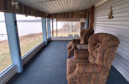 Wyandotte House | Beautiful 3 bedroom waterfront home on Grand Lake