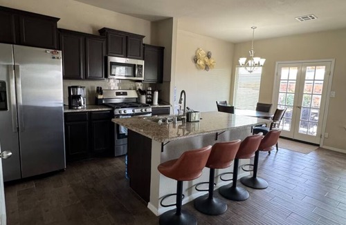 Biggs Field House | Beautiful 3 bedrooms 2 bathrooms home sparkling clean.