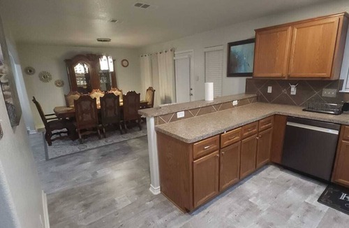Killeen House | Beautiful 3 BR/2.5 BA with no backyard neighbors