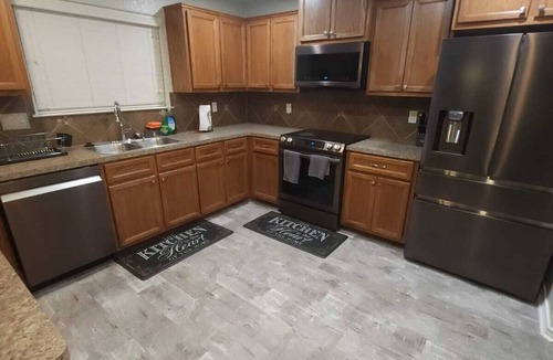 Killeen House | Beautiful 3 BR/2.5 BA with no backyard neighbors
