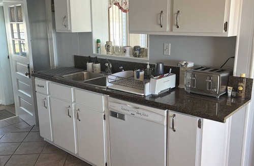 Wolcott Cottage | Beautiful 3 br/2 bath waterfront cottage available to view the eclipse!