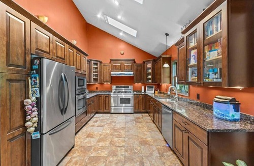 Colchester House | Beautiful 3 BR Cedar Ranch Home with Awesome Master and Cooks Kitchen