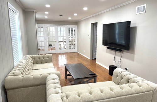 Pimmit Hills House | Beautiful 3 BRs 2 Baths 15 min to DC