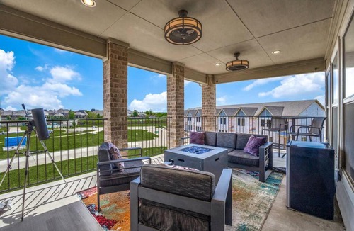 The Colony House | Beautiful 3 story luxury home close to the fun!