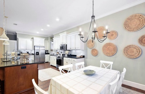 King City House | Beautiful 3 bed - 3 bath home located in Village Oaks
