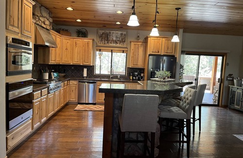 Pinetop-Lakeside House | Beautiful 3134 sq ft cabin on 1.3 acres, hot tub, fireplace, huge deck