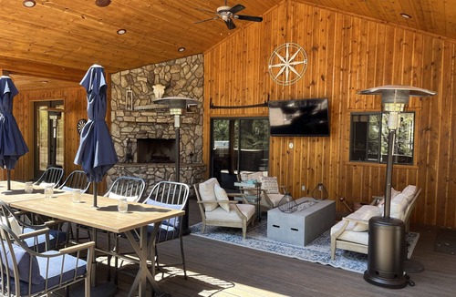 Pinetop-Lakeside House | Beautiful 3134 sq ft cabin on 1.3 acres, hot tub, fireplace, huge deck