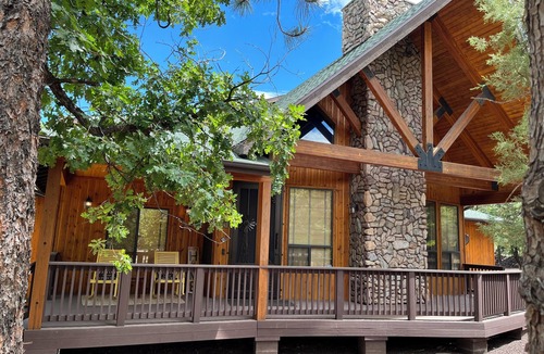 Pinetop-Lakeside House | Beautiful 3134 sq ft cabin on 1.3 acres, hot tub, fireplace, huge deck