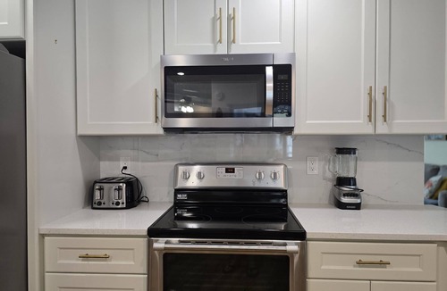 Gulf Gate Woods House | Beautiful 3B/2B Heated Pool Home Near Siesta Beach
