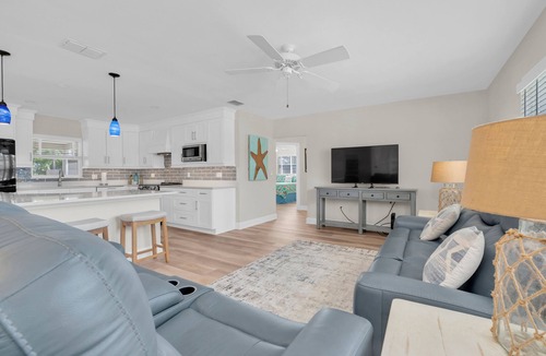 Shore Acres House | Beautiful 3BD,2BA Waterfront Pool Home