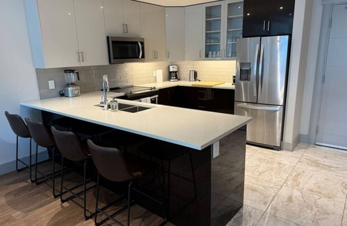 Downtown Halifax Apartment | Beautiful 3Bed/2Bath Apartment