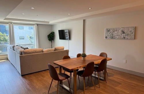 Downtown Halifax Apartment | Beautiful 3Bed/2Bath Apartment