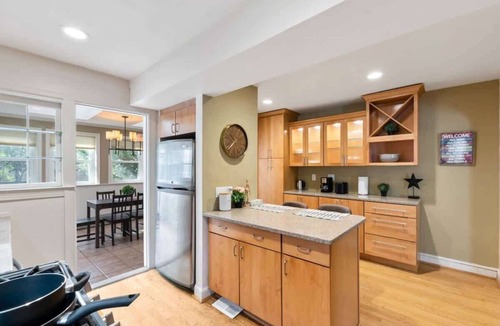 Del Ray Condo | Beautiful 3BR 2BA Colonial House by CozySuites