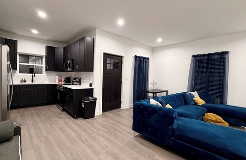 Houston House | Beautiful 3BR Home Stylish, Cozy & Convenient
