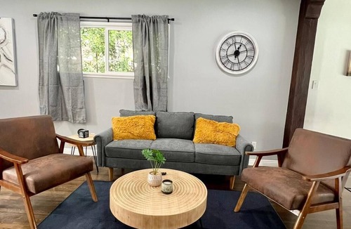 Lake Balboa House | Beautiful 3BR W/ Pool, Garage!