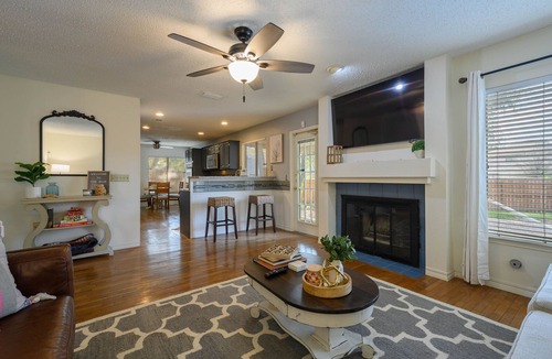 San Antonio House | Beautiful 4/2.5 BA house w/private pool - close to UTSA/La Cantera
