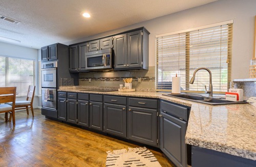 San Antonio House | Beautiful 4/2.5 BA house w/private pool - close to UTSA/La Cantera