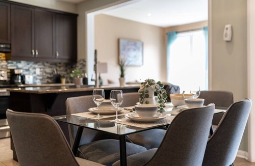 Milton House | Beautiful 4 bed/3 Bath Home Away From Home