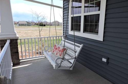 Butte Des Morts House | BEAUTIFUL 4 BED/3 BATH HOME MINUTES FROM EAA