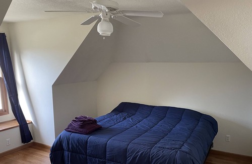 Sylvania House | Beautiful 4 Bed, Game Room, Fire Pit, Backyard