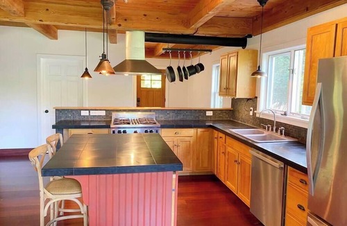 Moscow House | Beautiful 4 Bed Home in a Tranquil, Ideal Setting