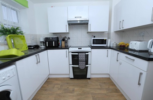 North End House | Beautiful 4-Bed House in Erith