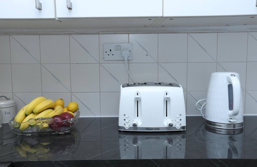 North End House | Beautiful 4-Bed House in Erith