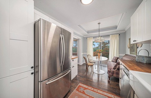 Lee's Summit House | Beautiful 4-Bedroom Cottage in Lee's Summit with walk-out basement