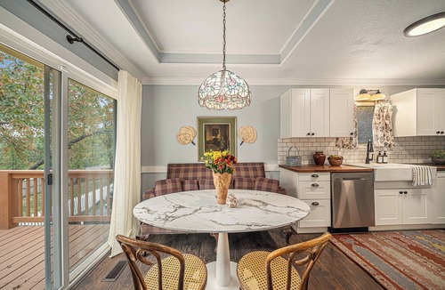 Lee's Summit House | Beautiful 4-Bedroom Cottage in Lee's Summit with walk-out basement