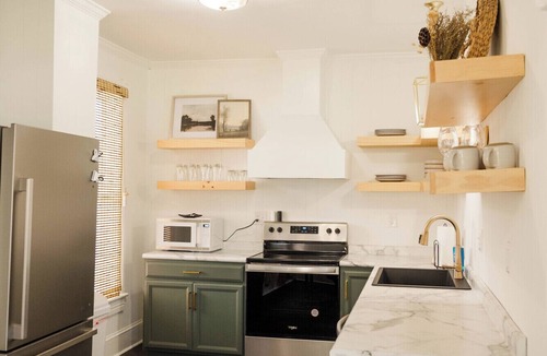 Victoria House | Beautiful 4 Bedroom, 2 Bath Home in Victoria, VA