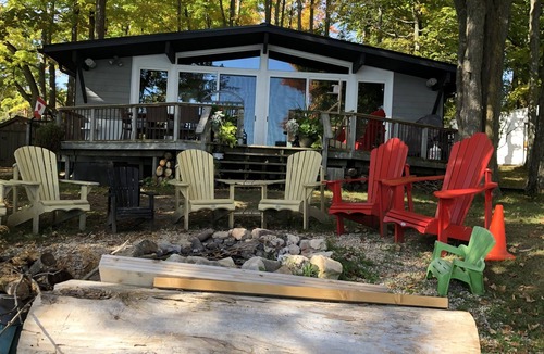 Grey Highlands House | Beautiful 4 Bedroom Home on Lake Eugenia