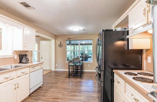 Pangburn Cabin | Beautiful 4-bedroom cabin on the Little Red River with private dock - sleeps 12!