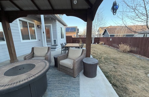 Frederick House | Beautiful 4-bedroom house with AC in lovely Longmont/Frederick