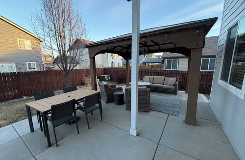 Frederick House | Beautiful 4-bedroom house with AC in lovely Longmont/Frederick