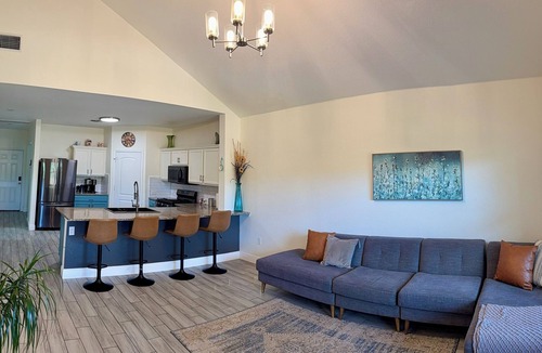 Briarcreek House | Beautiful 4-bedroom house with AC in serene Manor