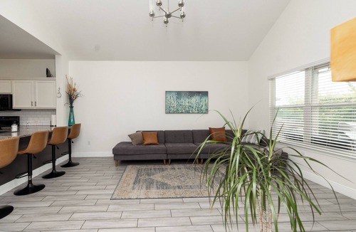 Briarcreek House | Beautiful 4-bedroom house with AC in serene Manor