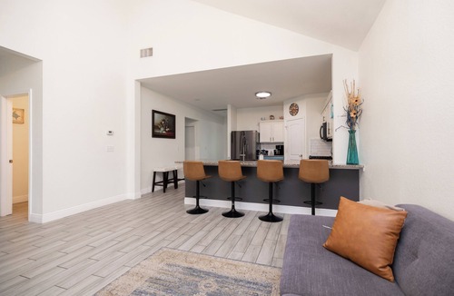 Briarcreek House | Beautiful 4-bedroom house with AC in serene Manor