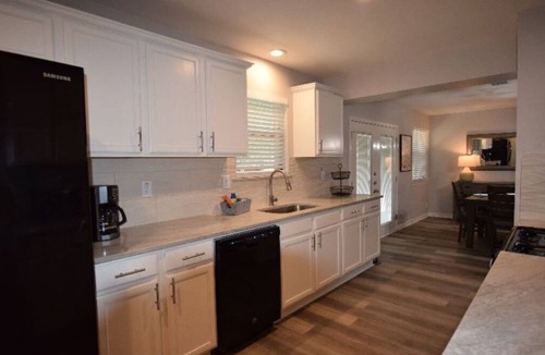 Bedford House | Beautiful 4 Bedroom in quiet neighborhood!